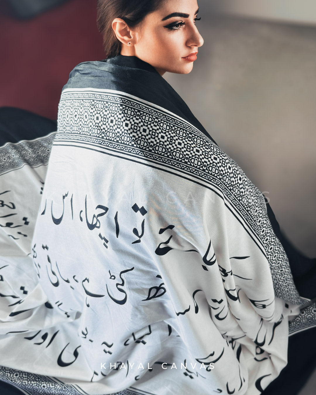 Safeed-o-Siyah Saagar (سفید و سیاہ ساگر) – An Ocean of Black and White Odhni