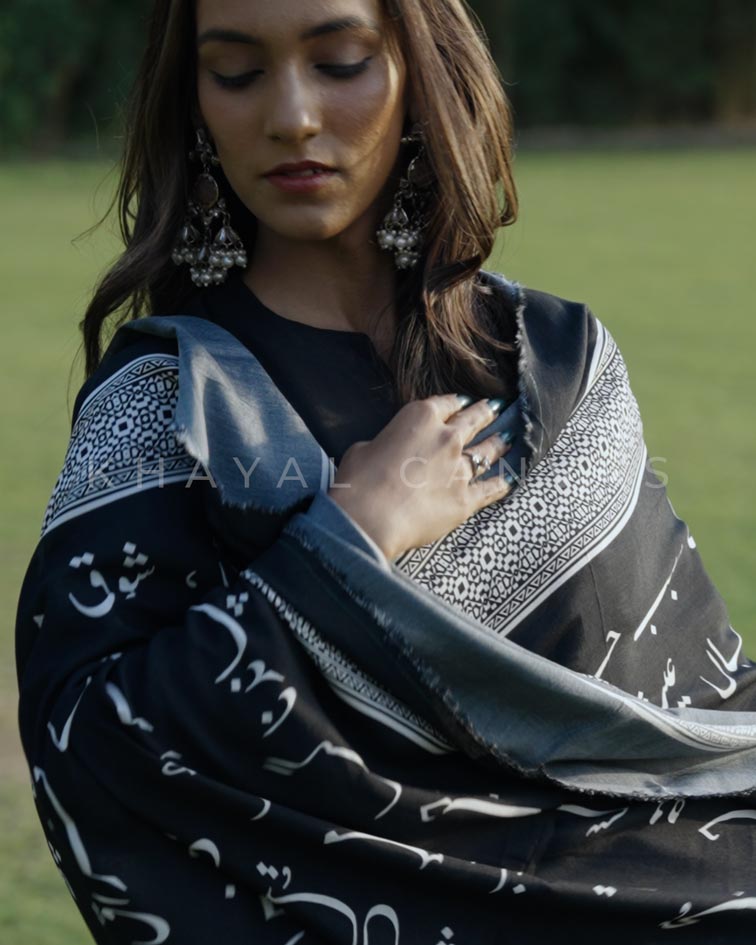 Siyah-o-Safeed Saagar (سفید و سیاہ ساگر) – An Ocean of Black and White Odhni