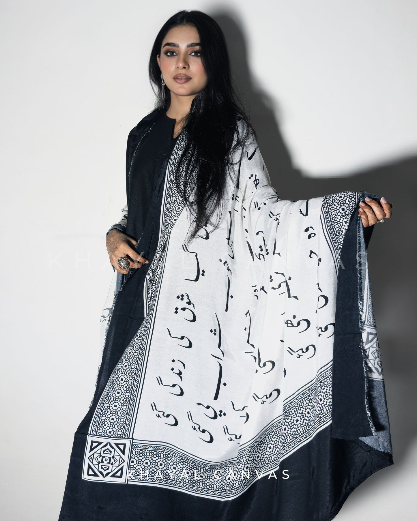 Safeed-o-Siyah Saagar (سفید و سیاہ ساگر) – An Ocean of Black and White Odhni